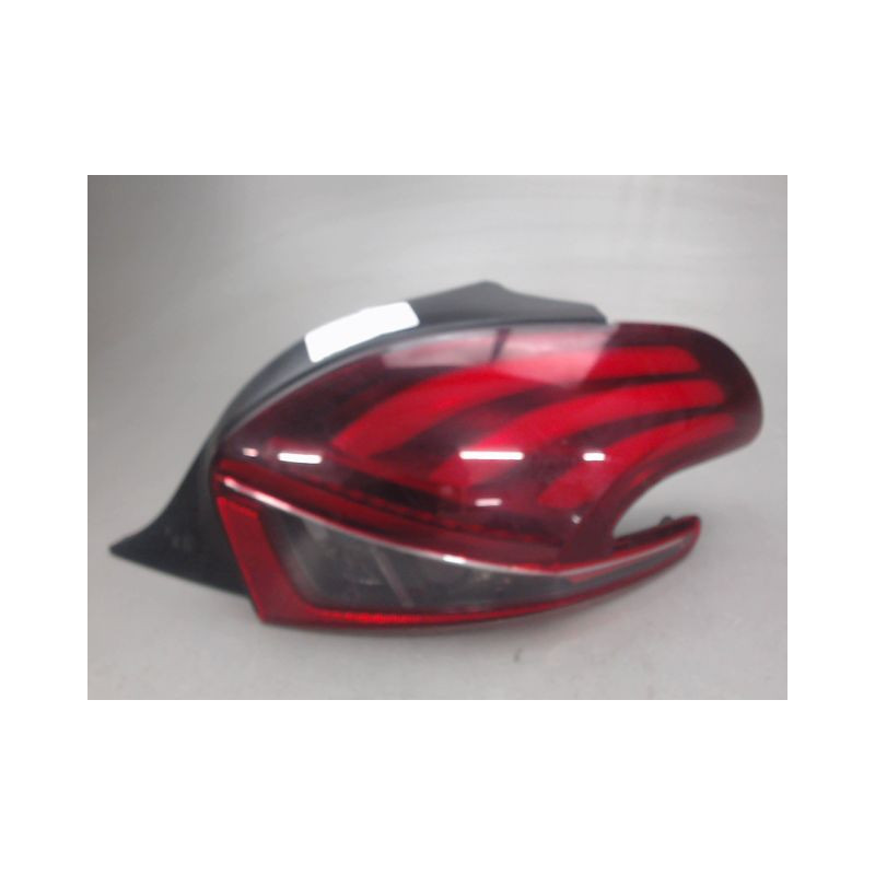 FEU ARRIERE DROIT PEUGEOT 208