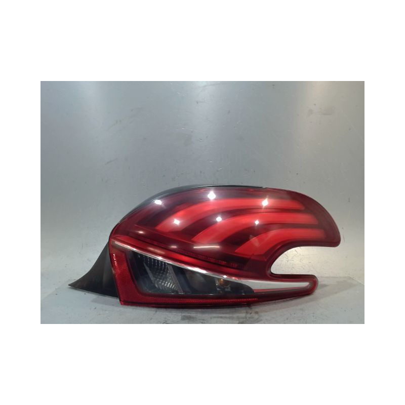 FEU ARRIERE DROIT PEUGEOT 208