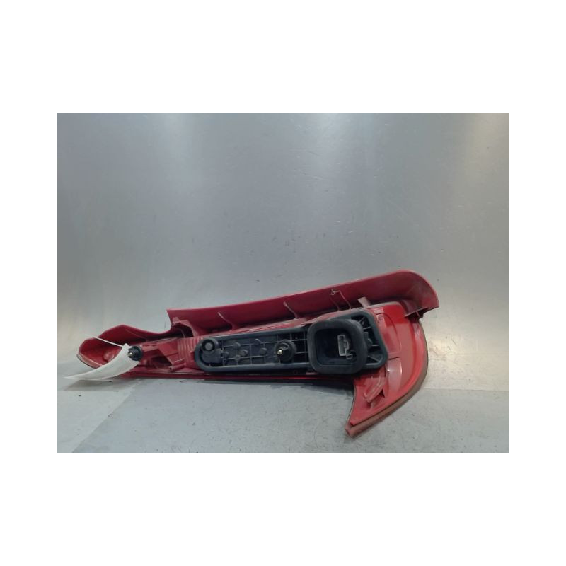 FEU ARRIERE DROIT PEUGEOT 206
