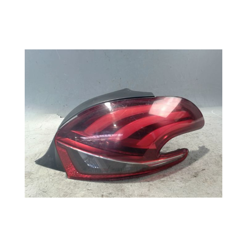 FEU ARRIERE DROIT PEUGEOT 208