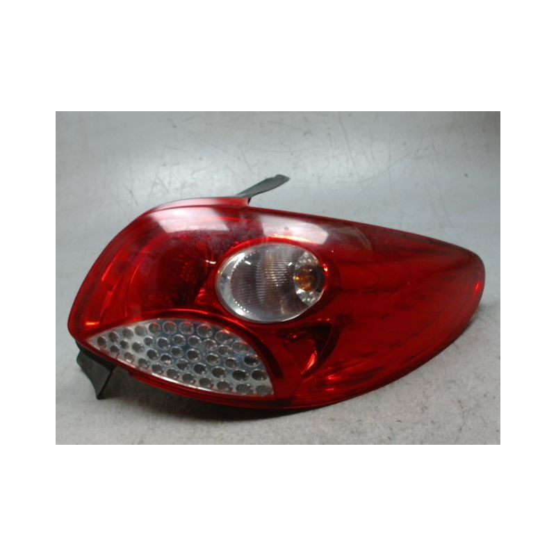FEU ARRIERE DROIT PEUGEOT 206+ 2009-