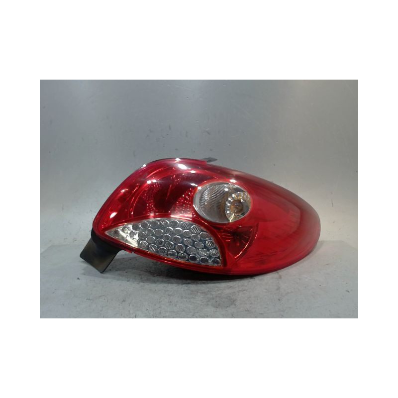 FEU ARRIERE DROIT PEUGEOT 206