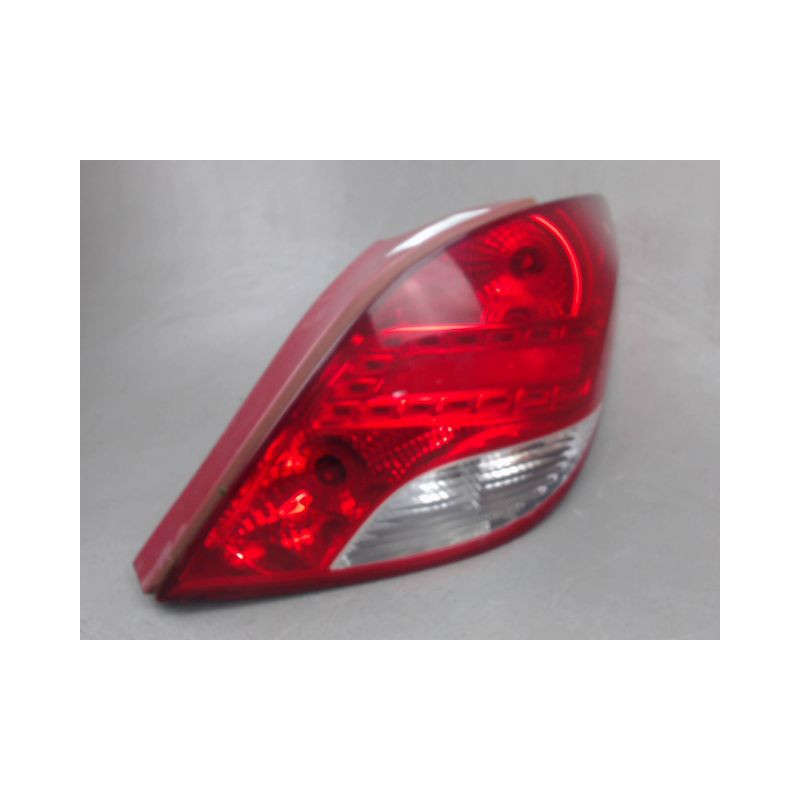 FEU ARRIERE DROIT PEUGEOT 207
