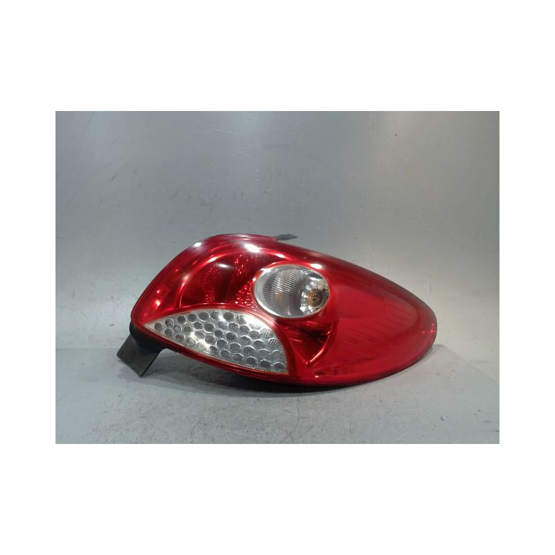 FEU ARRIERE DROIT PEUGEOT 206