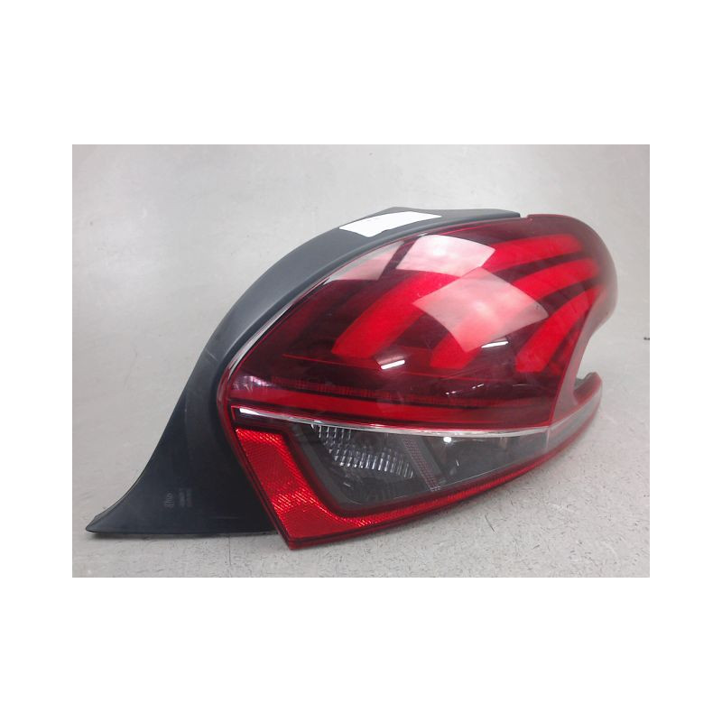 FEU ARRIERE DROIT PEUGEOT 208