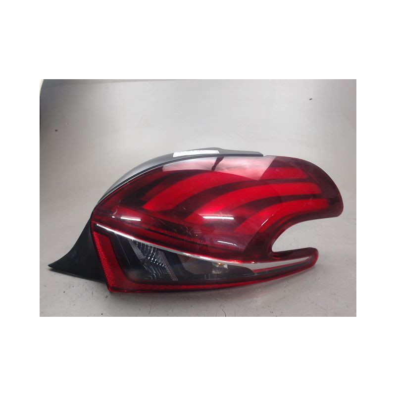 FEU ARRIERE DROIT PEUGEOT 208