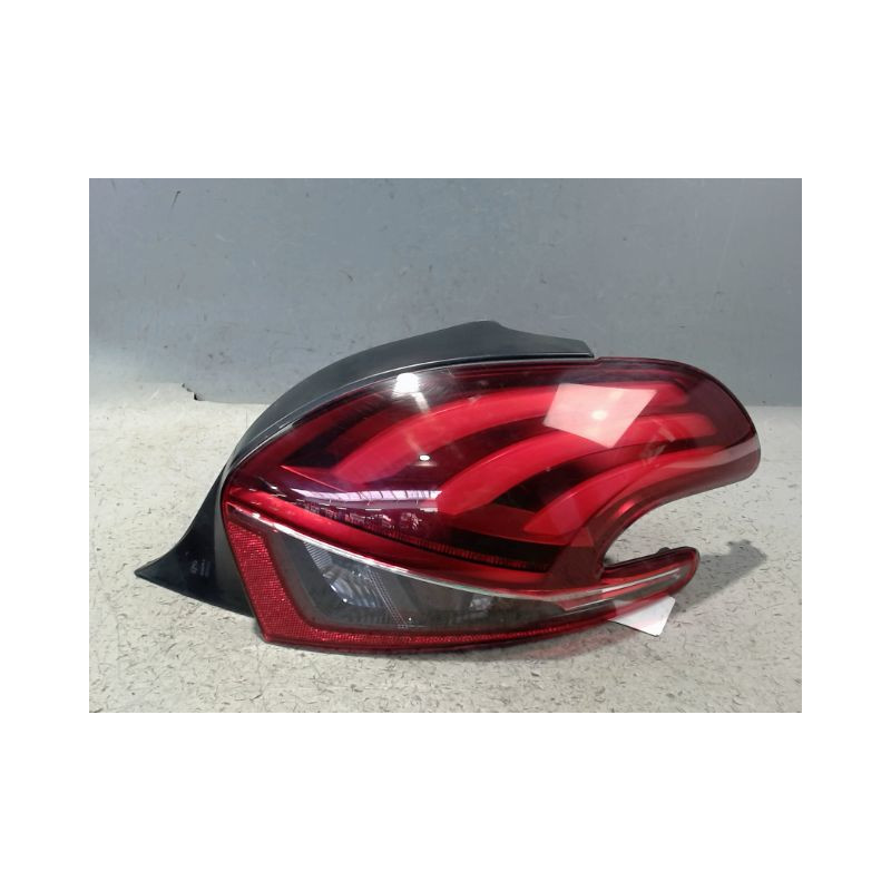 FEU ARRIERE DROIT PEUGEOT 208