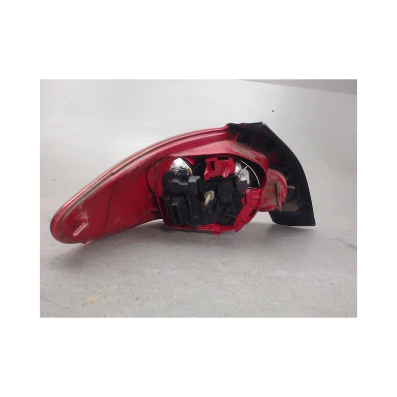 FEU ARRIERE DROIT PEUGEOT 206