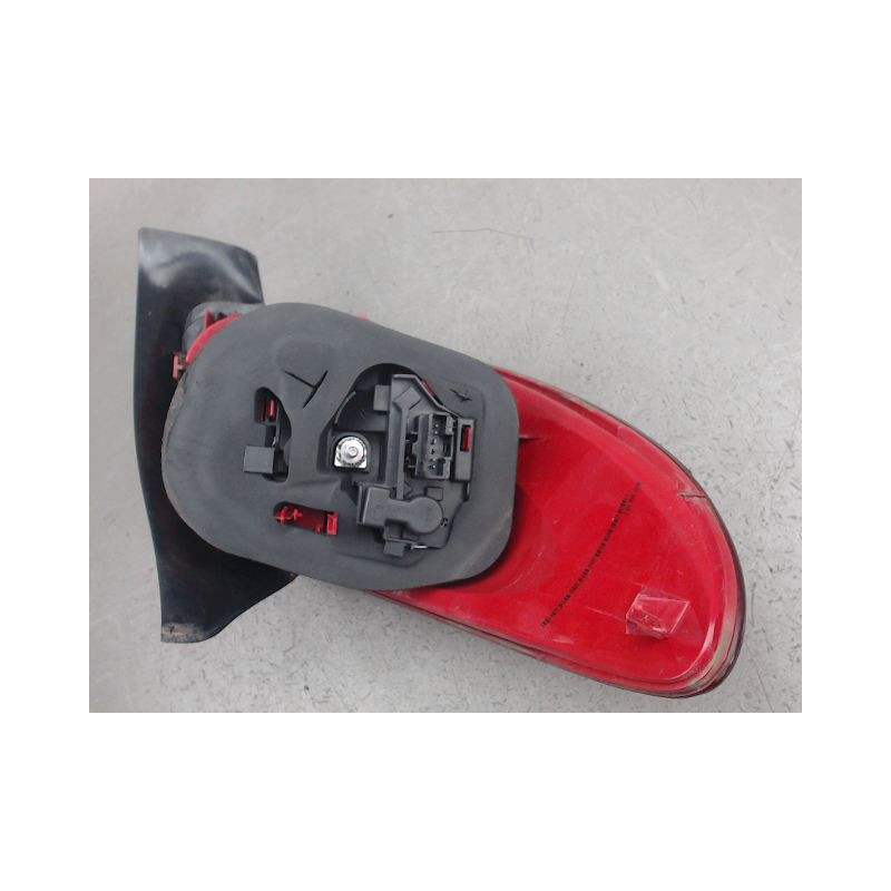 FEU ARRIERE DROIT PEUGEOT 206