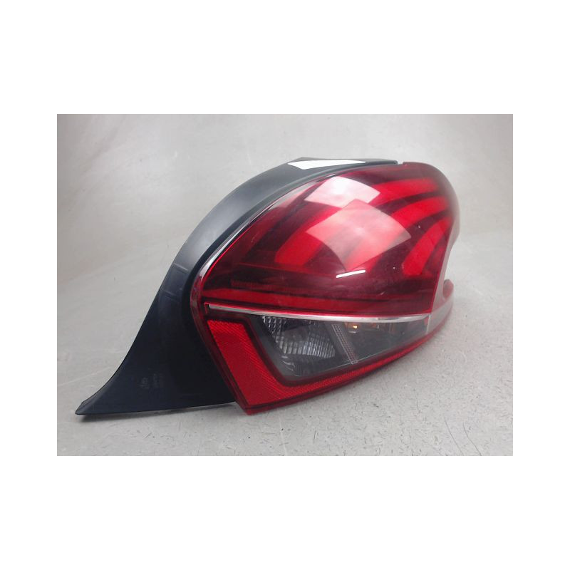 FEU ARRIERE DROIT PEUGEOT 208