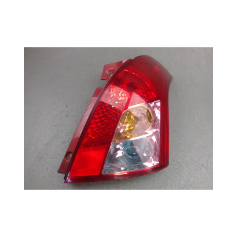 FEU ARRIERE DROIT SUZUKI SWIFT