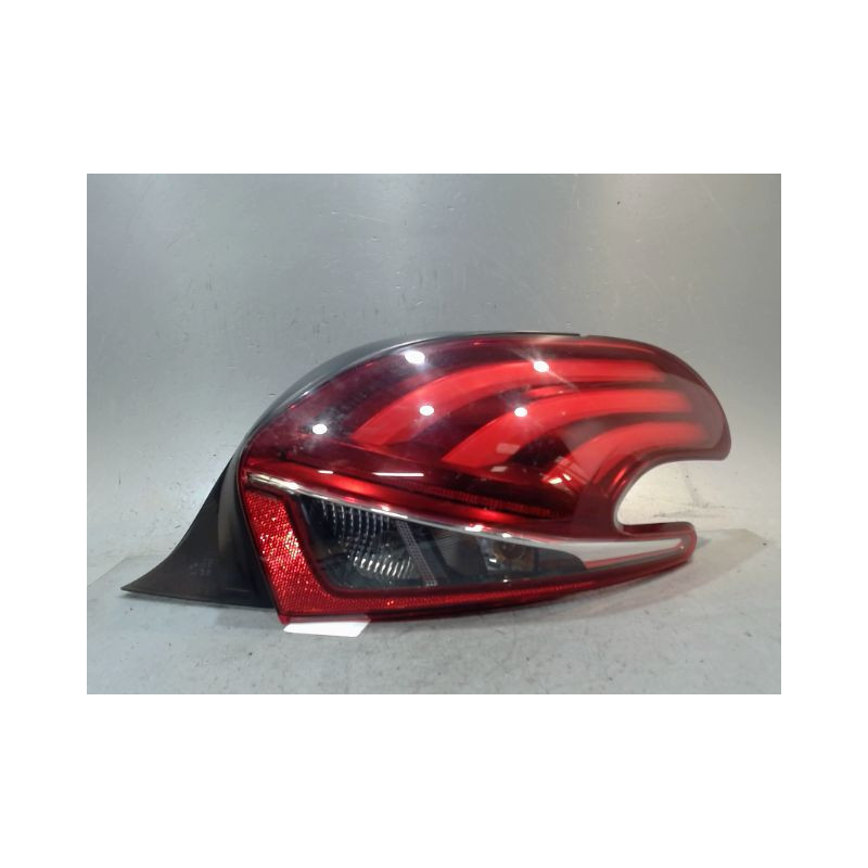 FEU ARRIERE DROIT PEUGEOT 208