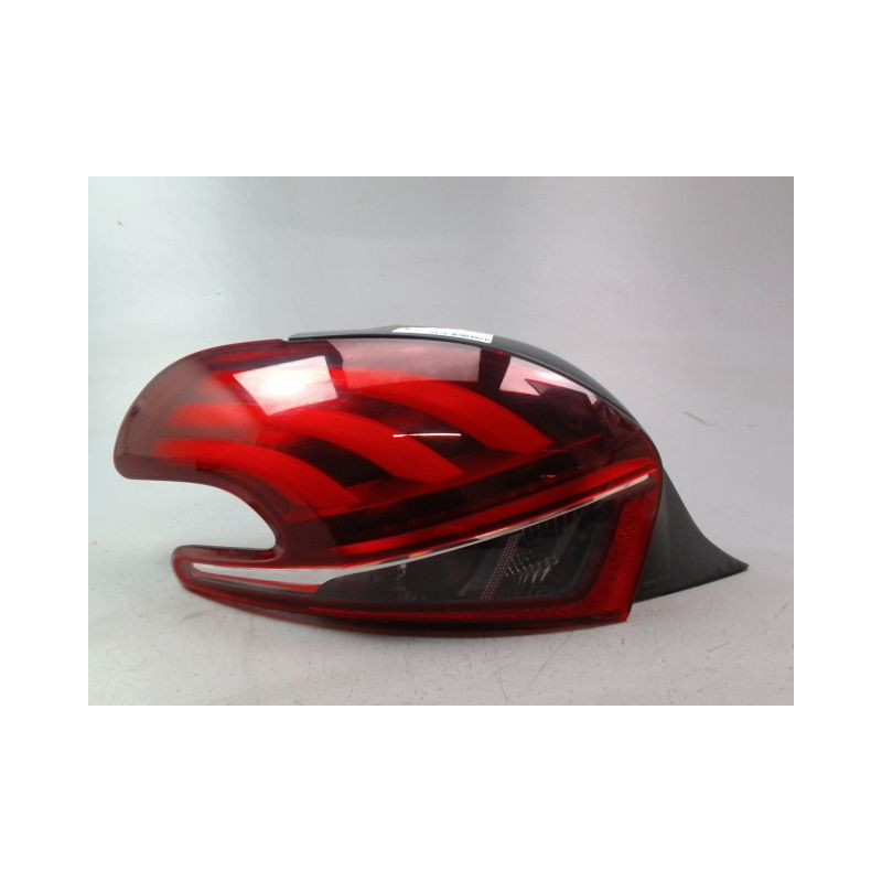 FEU ARRIERE DROIT PEUGEOT 208