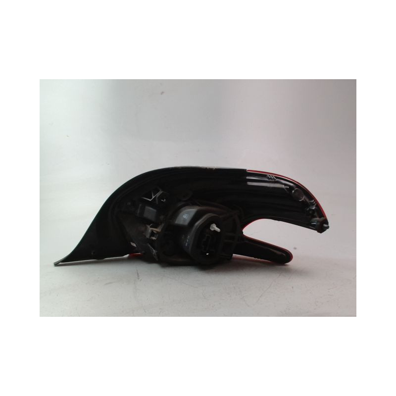 FEU ARRIERE DROIT PEUGEOT 208
