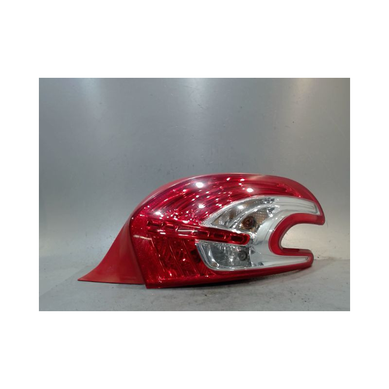 FEU ARRIERE DROIT PEUGEOT 208