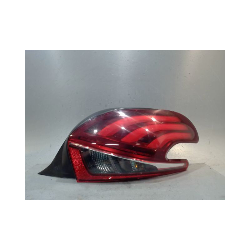FEU ARRIERE DROIT PEUGEOT 208