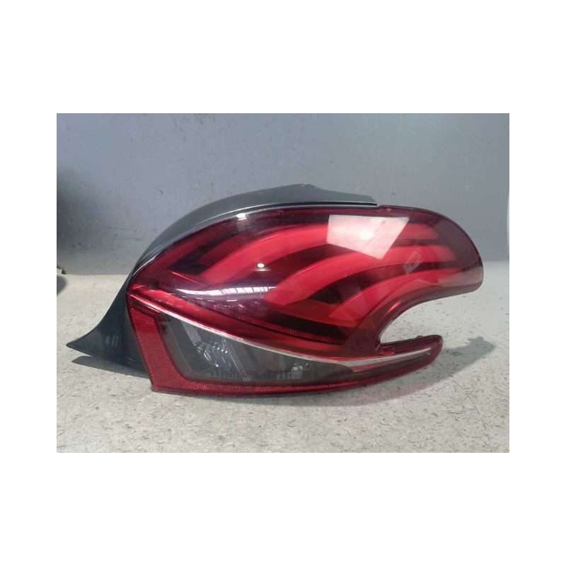 FEU ARRIERE DROIT PEUGEOT 208