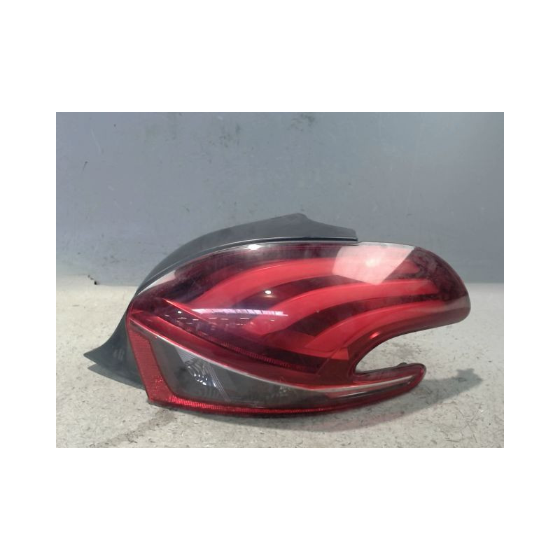 FEU ARRIERE DROIT PEUGEOT 208