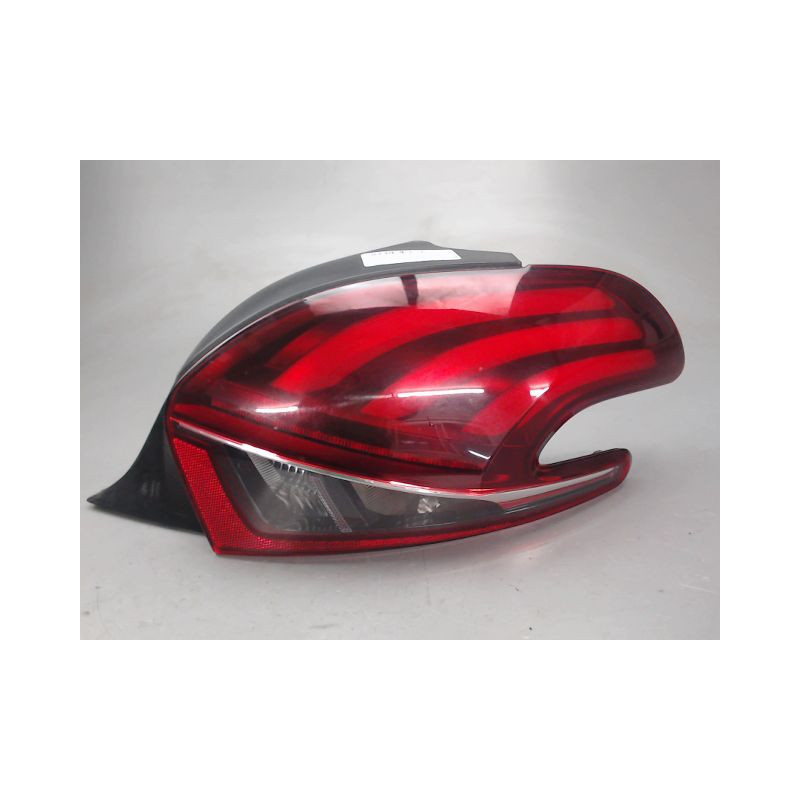 FEU ARRIERE DROIT PEUGEOT 208