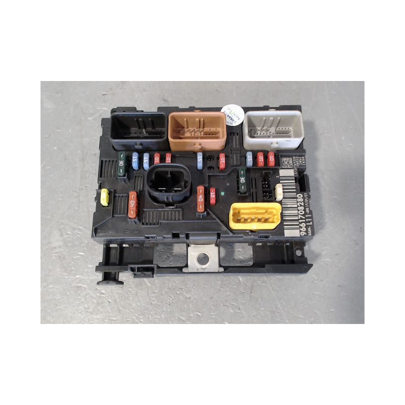 BOITE A FUSIBLES PEUGEOT 207 3P