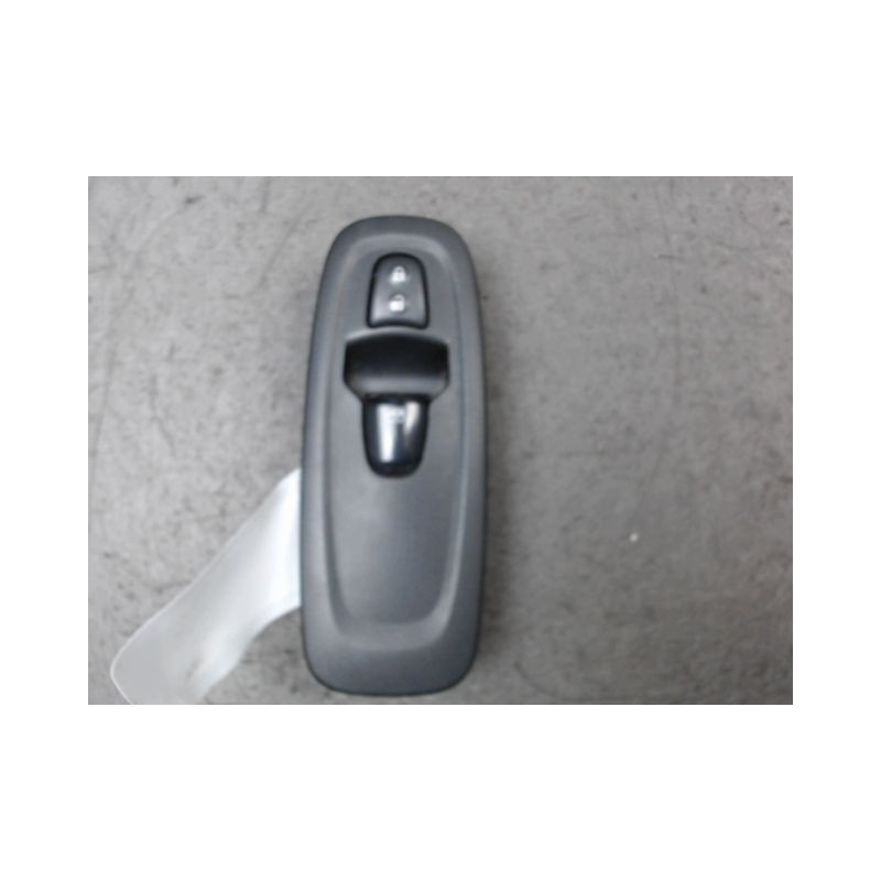 COMMANDE LEVE-GLACE PORTE AVD RENAULT KADJAR