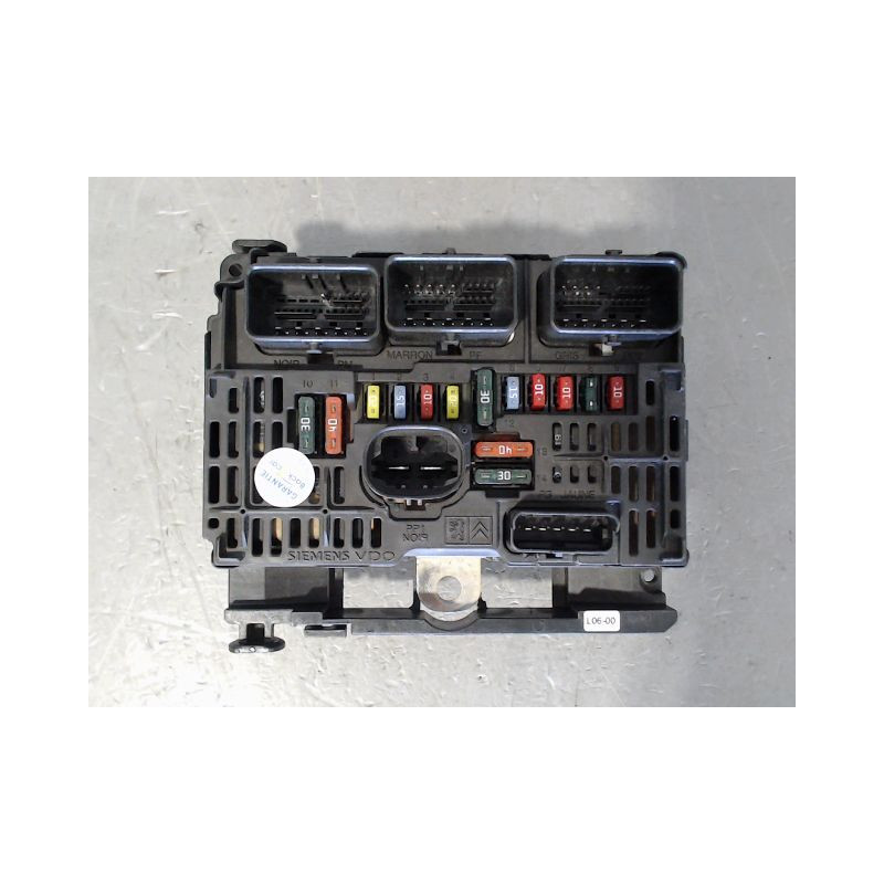 BOITE A FUSIBLES CITROEN C4 04-08
