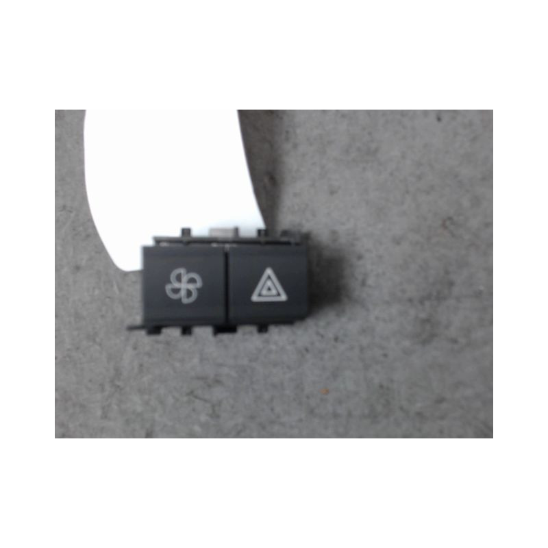 BOUTON DE WARNING CITROEN AMI