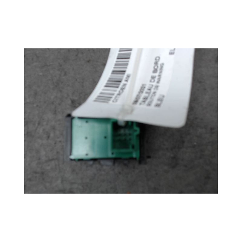 BOUTON DE WARNING CITROEN AMI