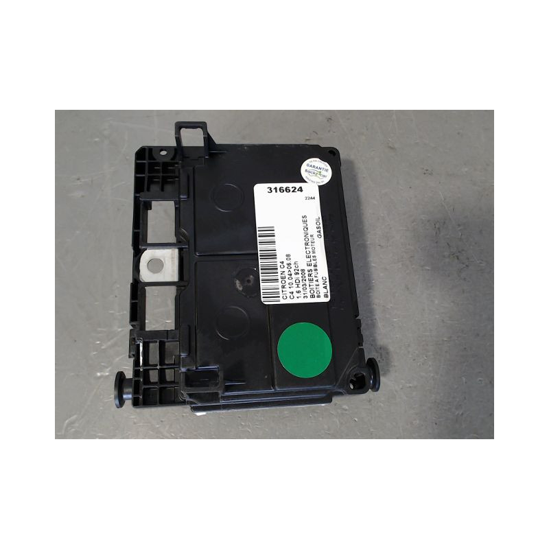 BOITE A FUSIBLES CITROEN C4 04-08