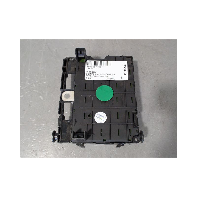 BOITE A FUSIBLES PEUGEOT 206 3P