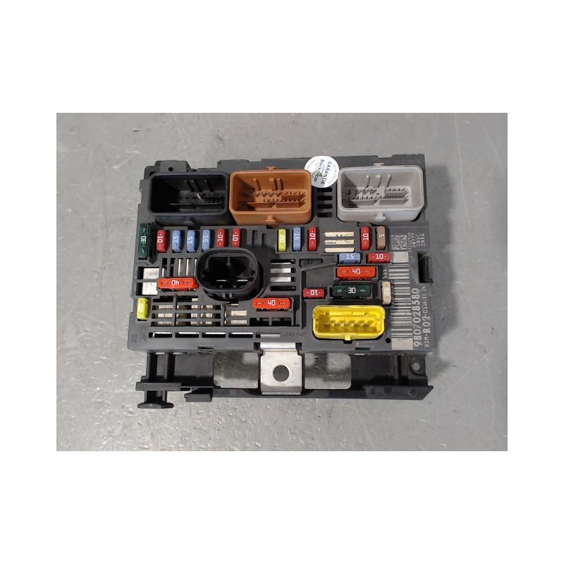 BOITE A FUSIBLES PEUGEOT 5008 2009-