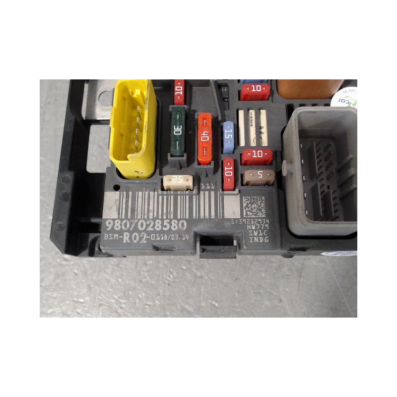 BOITE A FUSIBLES PEUGEOT 5008 2009-