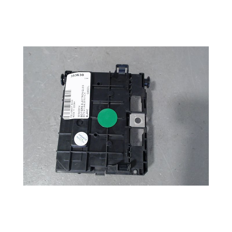 BOITE A FUSIBLES PEUGEOT 5008 2009-