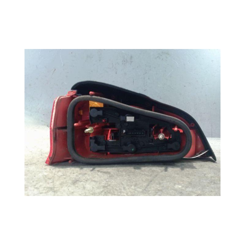 FEU ARRIERE DROIT PEUGEOT 106 96-2003