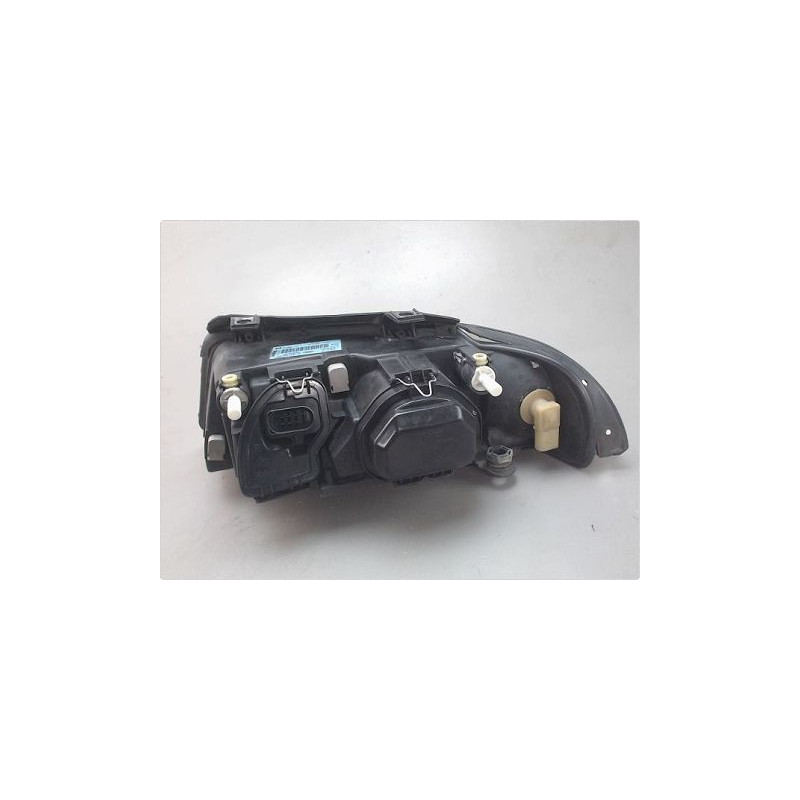 PHARE DROIT AUDI A4