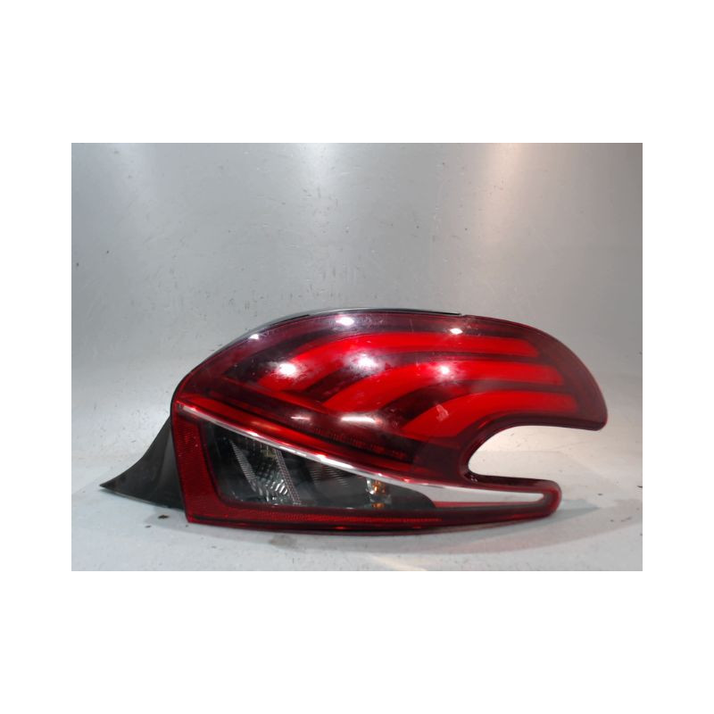 FEU ARRIERE DROIT PEUGEOT 208