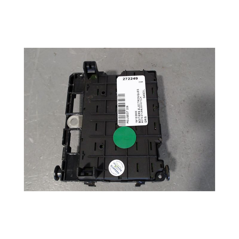 BOITE A FUSIBLES PEUGEOT 206