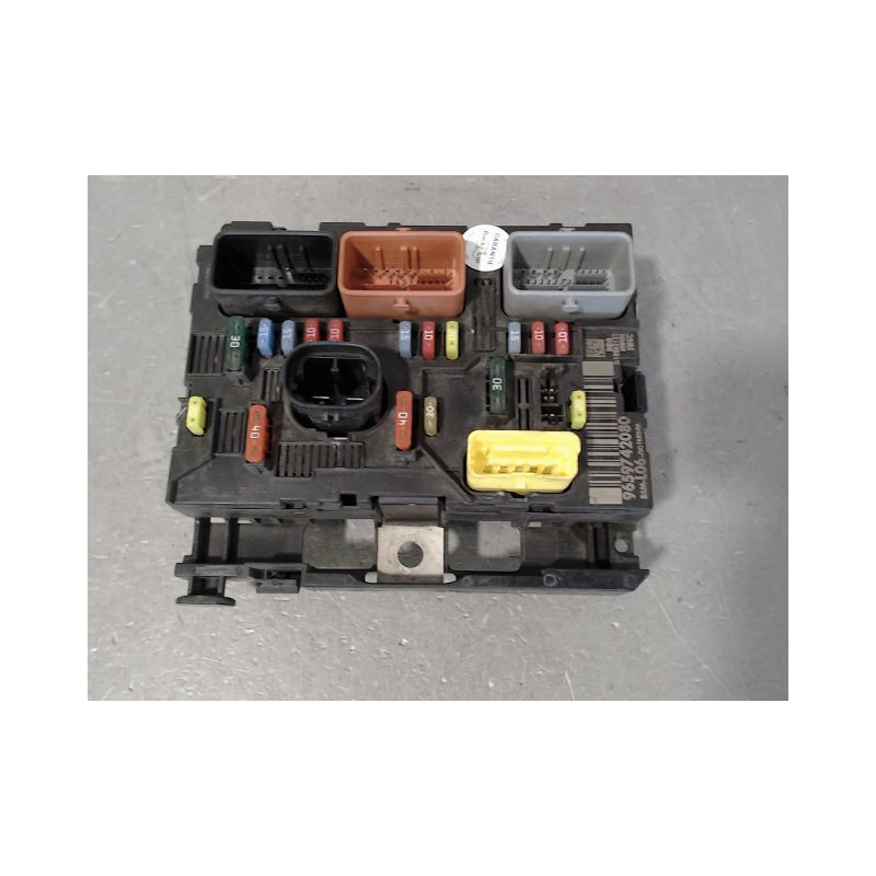 BOITE A FUSIBLES PEUGEOT 307