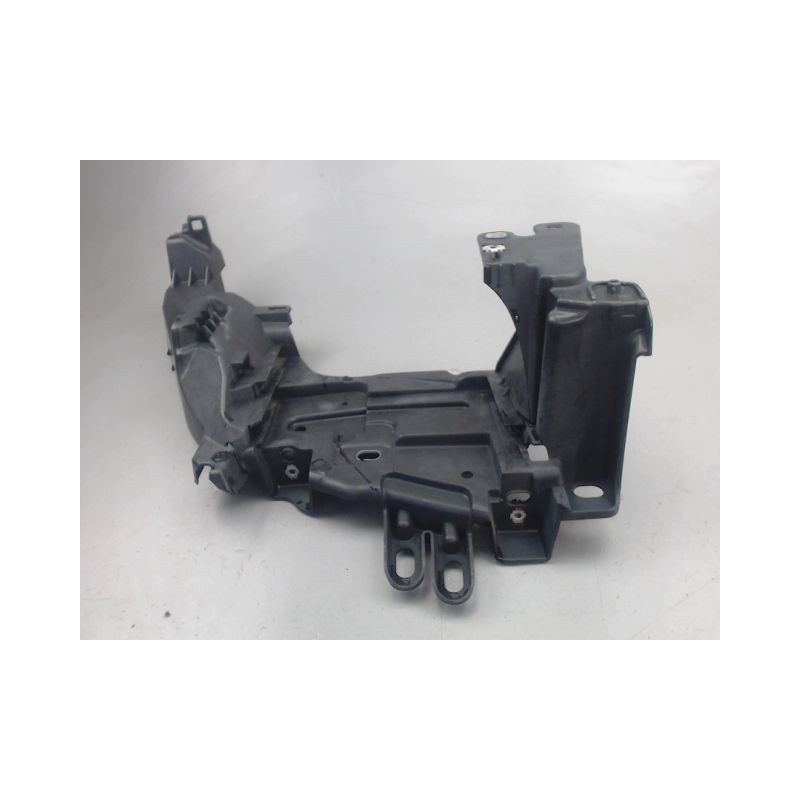 TOLE PORTE PHARE DROIT RENAULT MEGANE