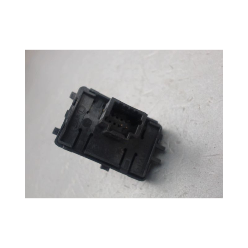COMMANDE LEVE-GLACE PORTE AVD RENAULT MEGANE