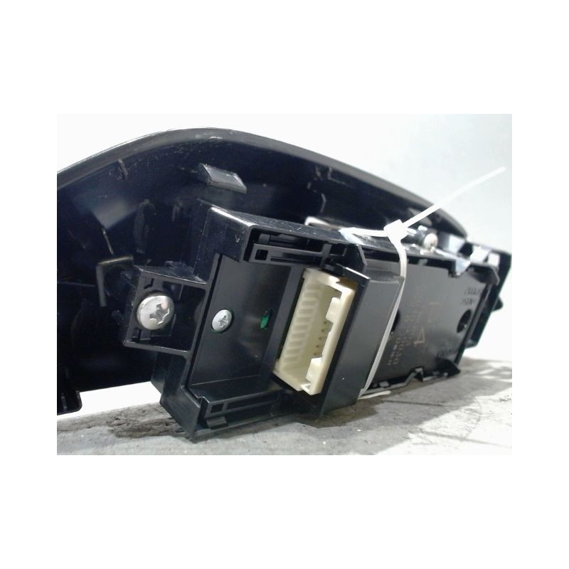 COMMANDE LEVE-GLACE PORTE AVG TOYOTA YARIS