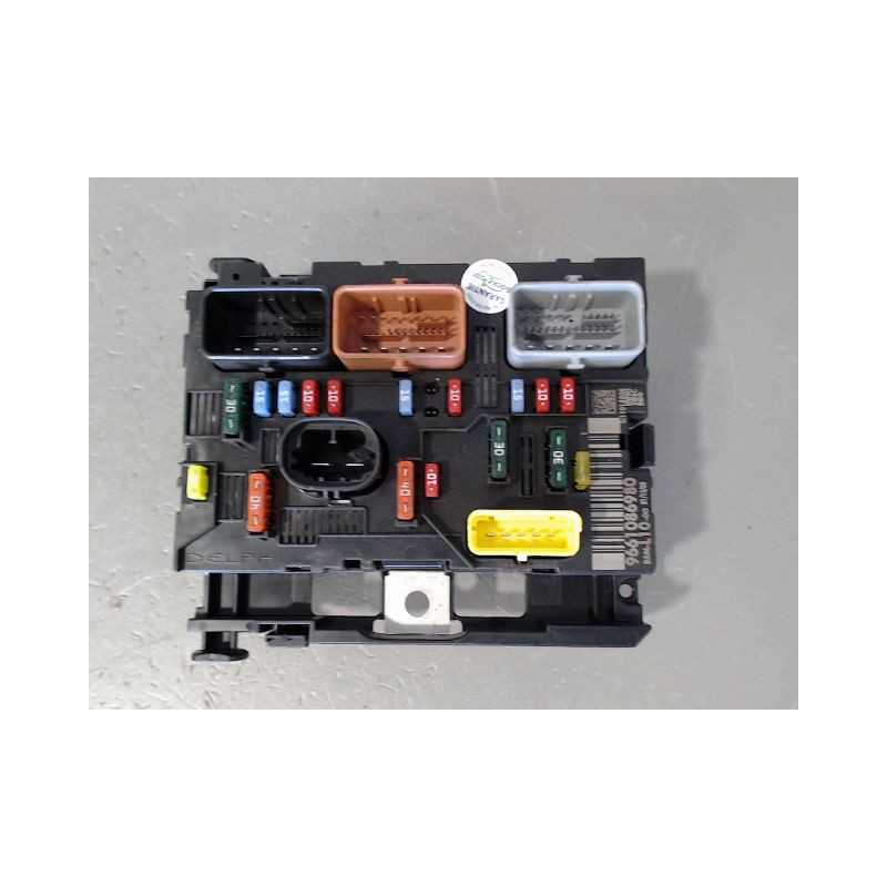 BOITE A FUSIBLES PEUGEOT 207 5P