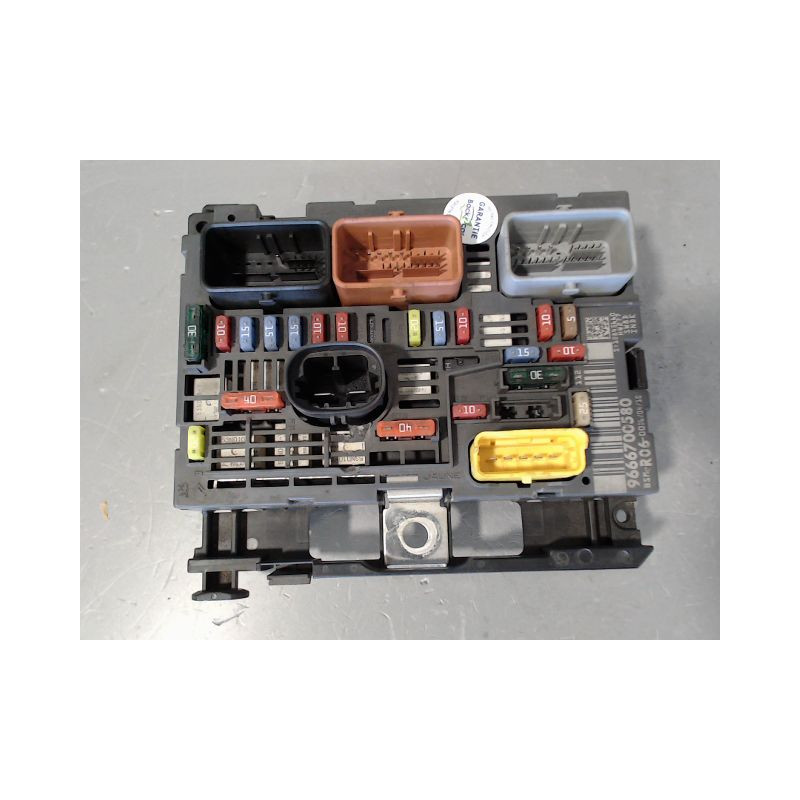 BOITE A FUSIBLES CITROEN C4