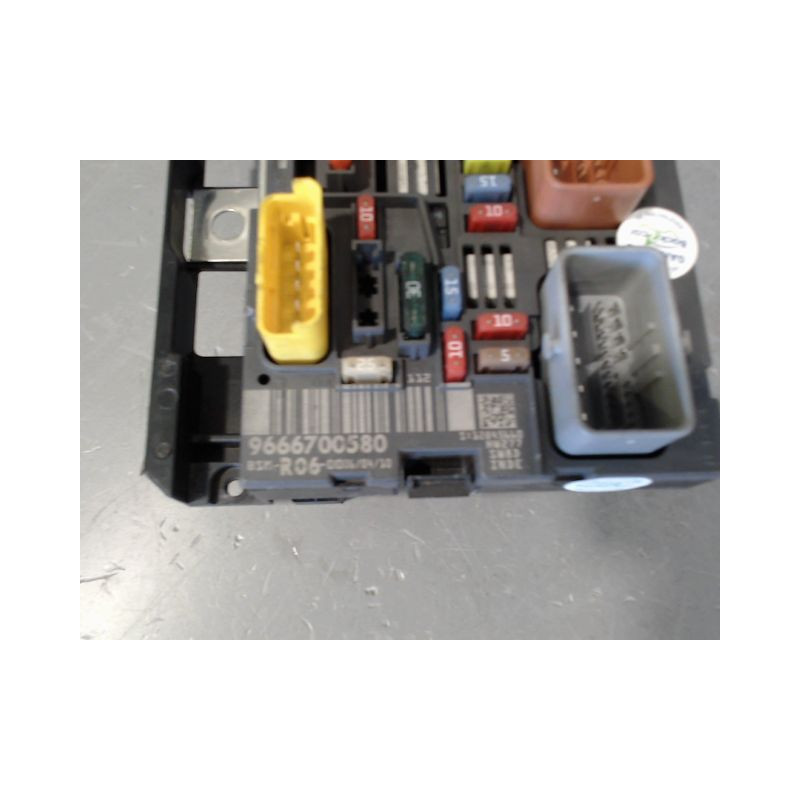 BOITE A FUSIBLES CITROEN C4