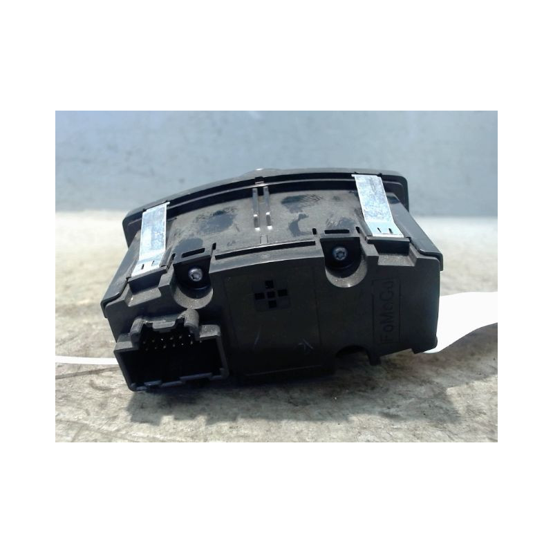 COMMANDE ECLAIRAGE FORD KA+