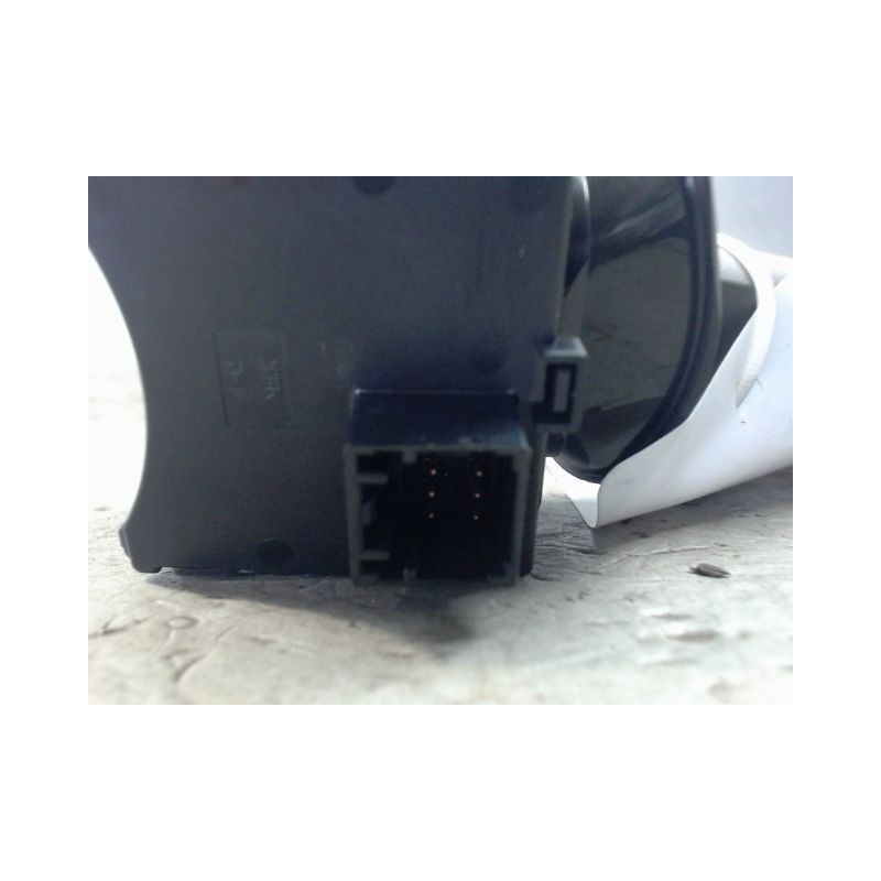 COMMANDE ESSUIE GLACE OPEL CORSA 2010-