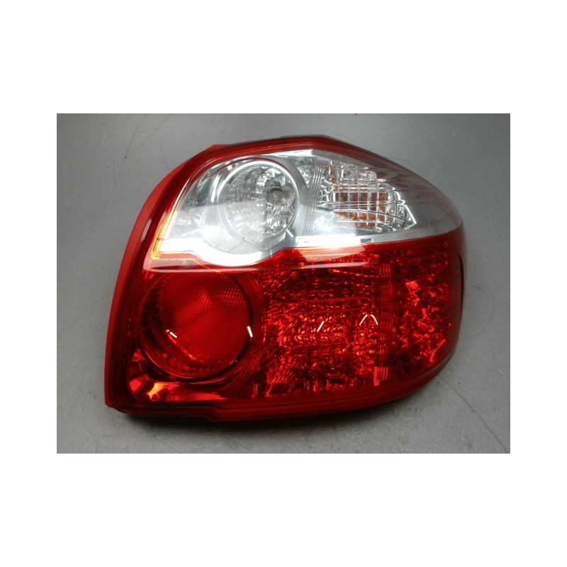 FEU ARRIERE DROIT TOYOTA AURIS 2010-