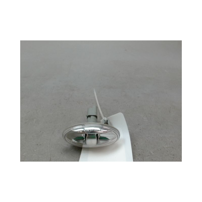 REPETITEUR AILE GAUCHE PEUGEOT 108