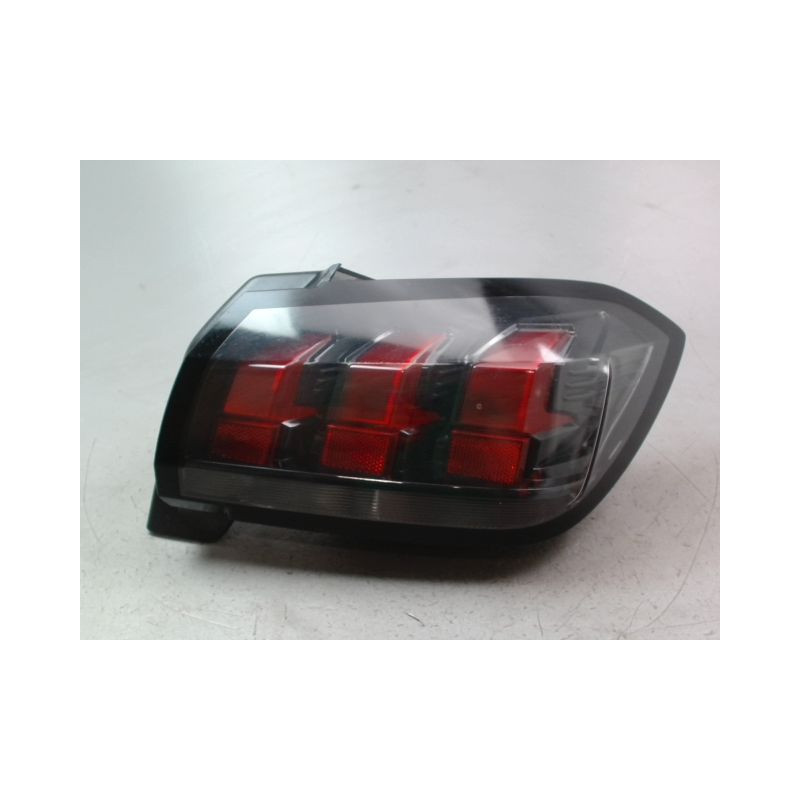 FEU ARRIERE DROIT PEUGEOT 208