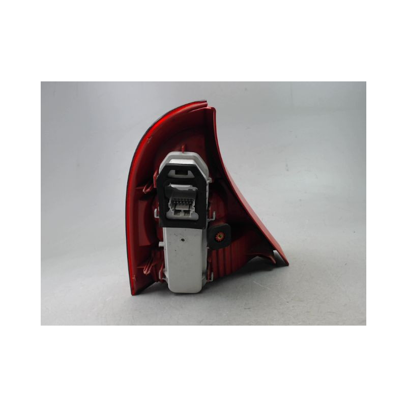 FEU ARRIERE DROIT RENAULT CLIO II Phase 2 2001-2006